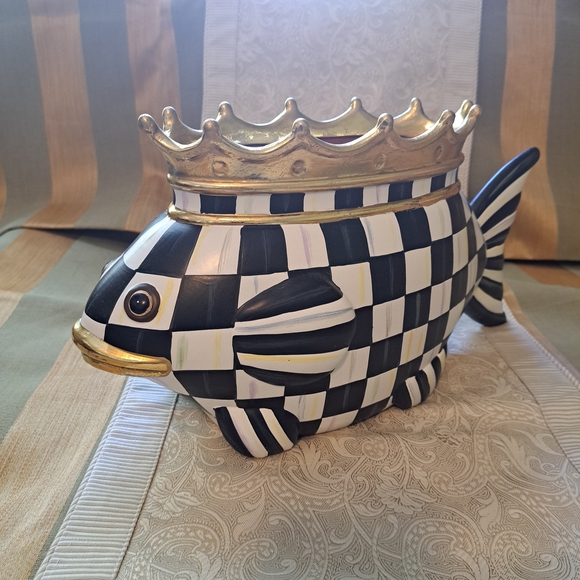 MacKenzie-Childs Black and White Checkered Crowned King Fish Planter - Picture 9 of 14